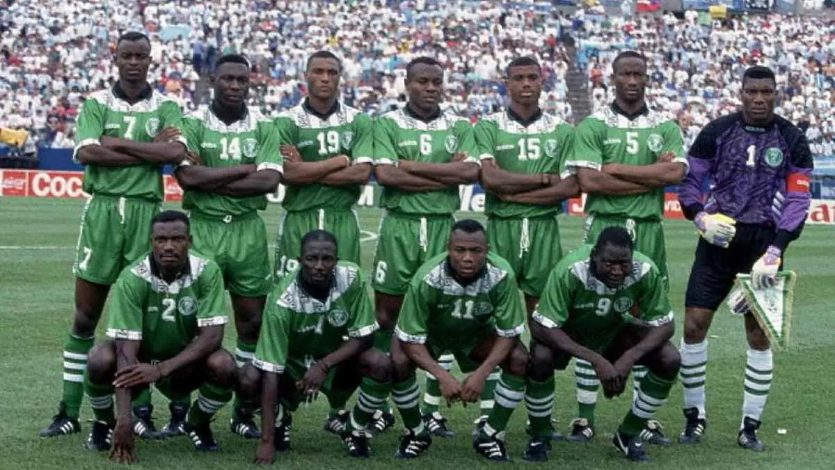 منتخب نيجيريا ينعى أسطورته بطل أمم إفريقيا 1994