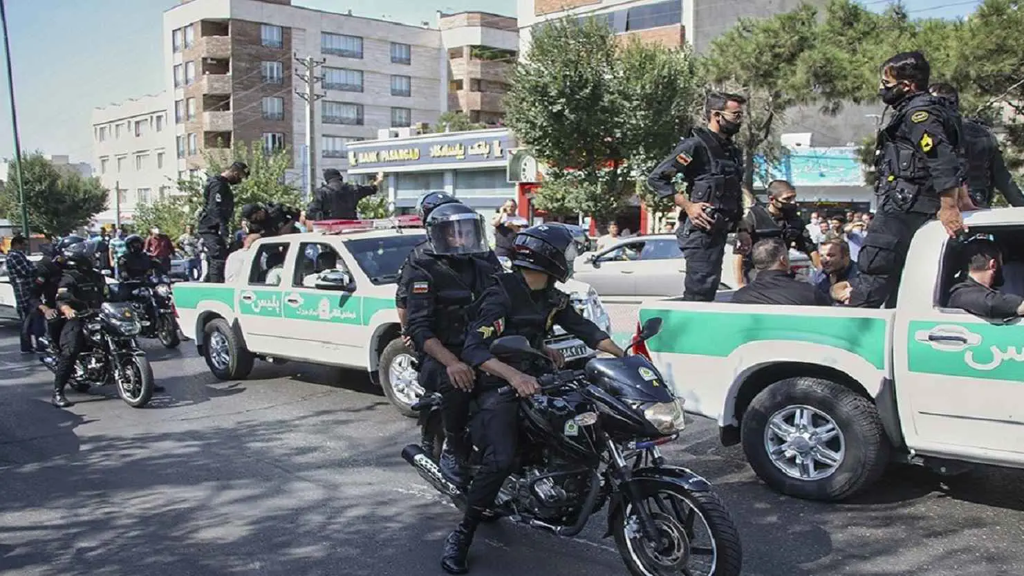 "كانوا يصنعون مسيرات".. طهران تعتقل دفعة جديدة من "عملاء إسرائيل"
