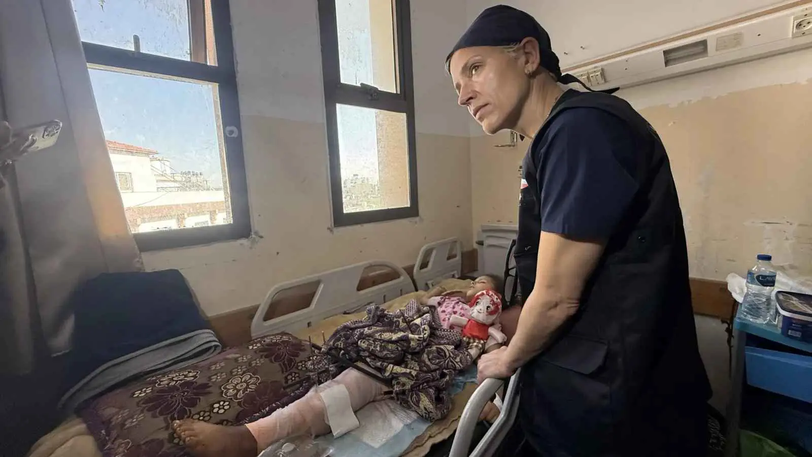 طبيبة: بسبب الحرمان "مستعدون للموت" من أجل كيس أرز في غزة