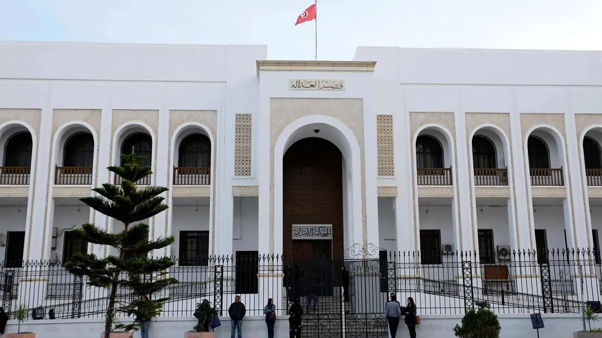 بتهمة التآمر على أمن الدولة.. قضاء تونس يودع رجل أعمال وقياديًا سابقًا في "النهضة" السجن