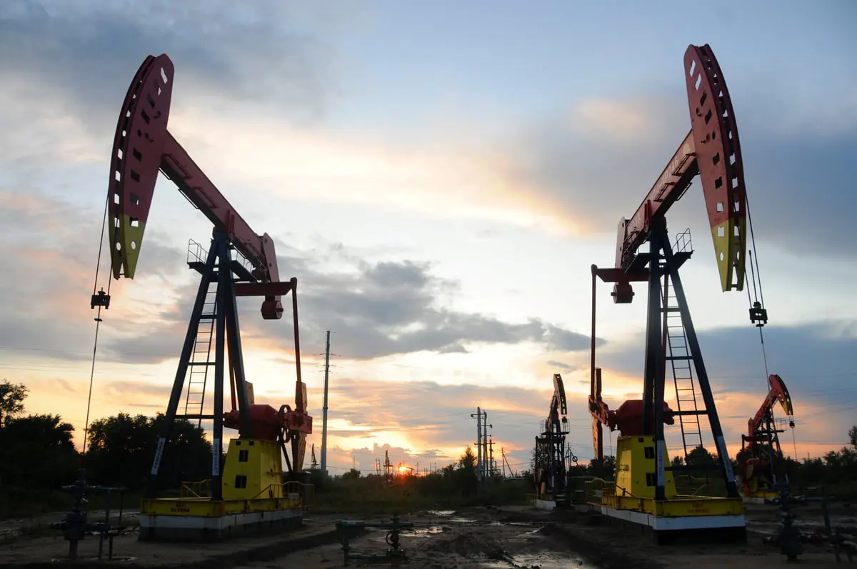 السعودية وروسيا تعتزمان مواصلة الخفض الطوعي لإنتاج النفط