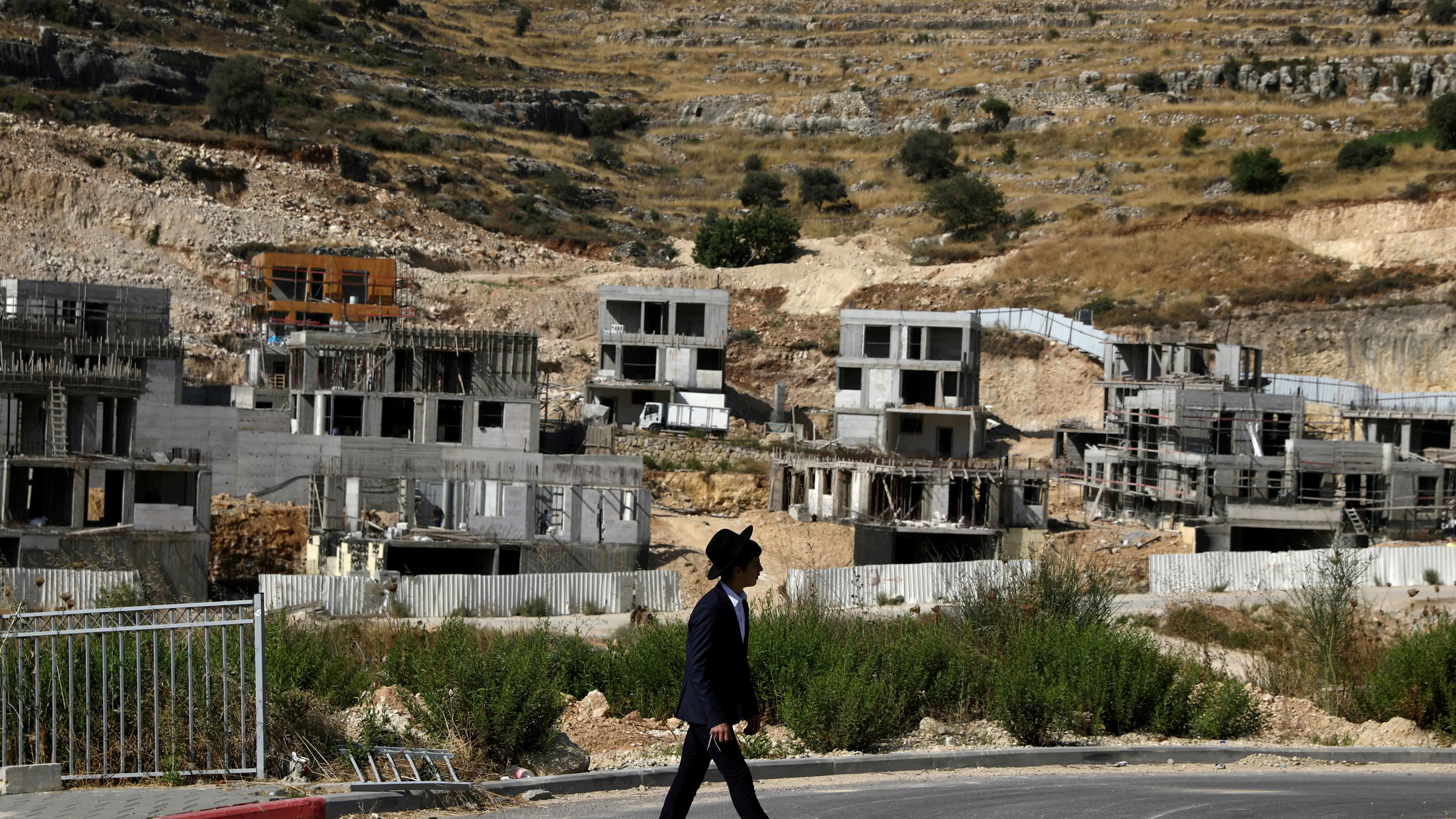إسرائيل تصادر 13 كم من أراضي الضفة الغربية