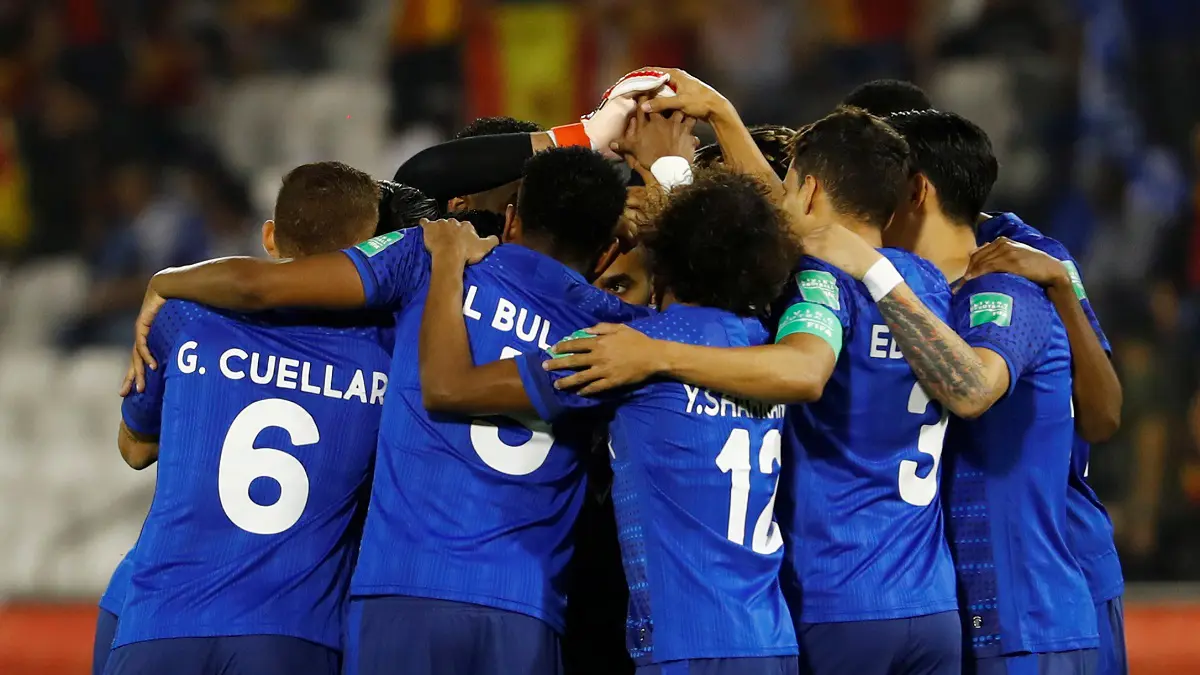 هل رفض بعض لاعبي الشباب إقامة ممر شرفي لنادي الهلال؟ (فيديو)