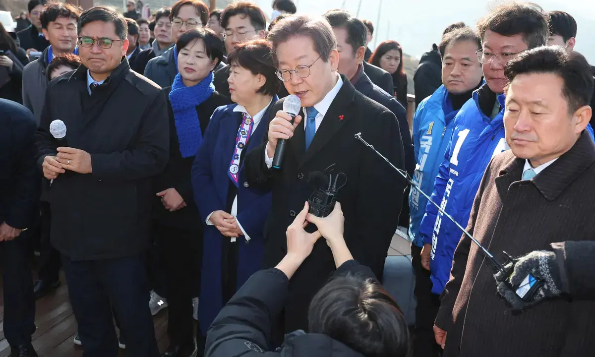 زعيم المعارضة بكوريا الجنوبية يتعرض للطعن في بوسان