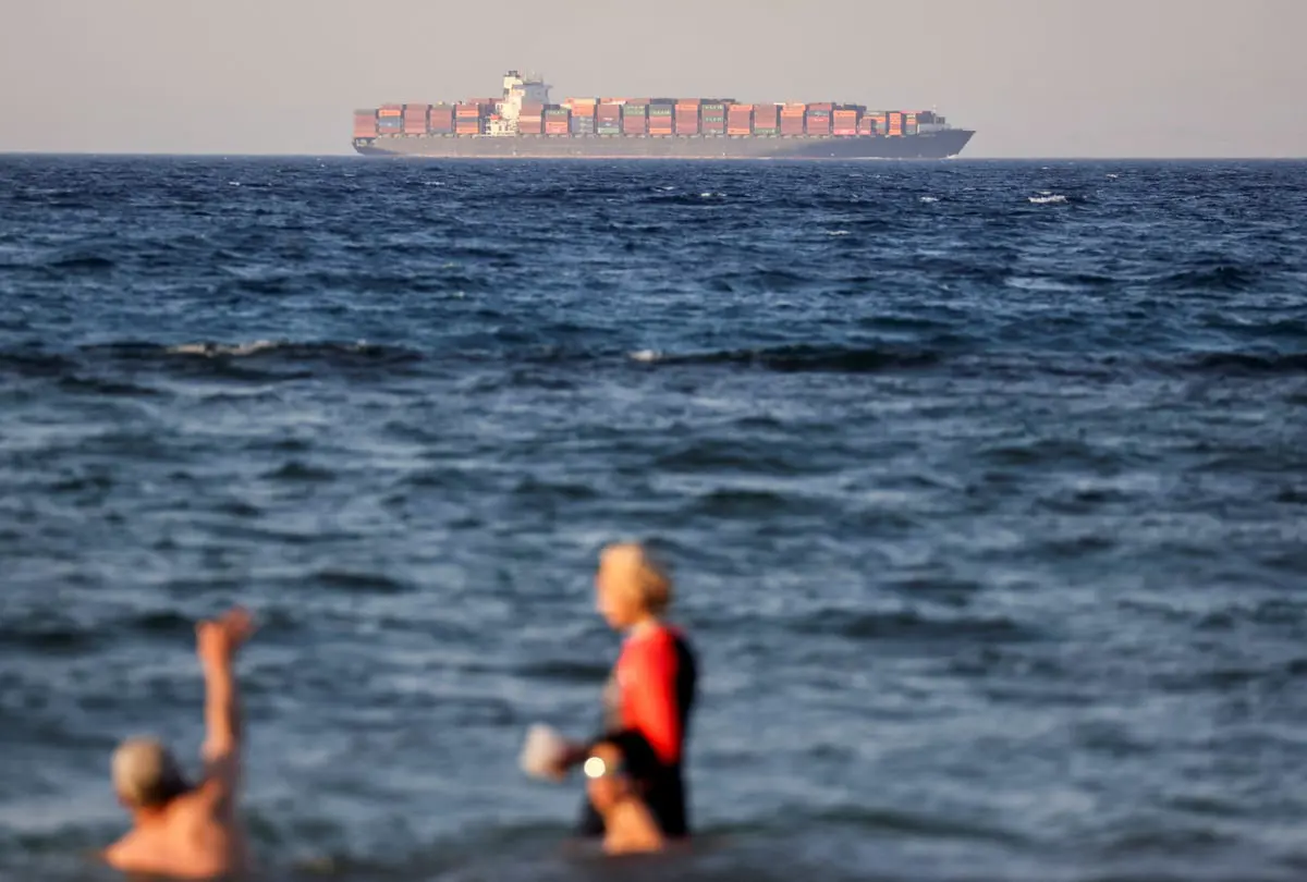 هبوط أسعار النفط مع تعويض ارتفاع الدولار لمخاطر اضطرابات البحر الأحمر
