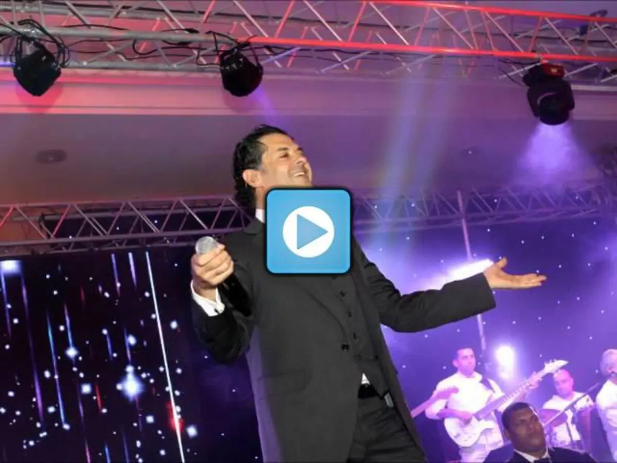 فيديو.. راغب يحتفل بعيد الأم مبكرا