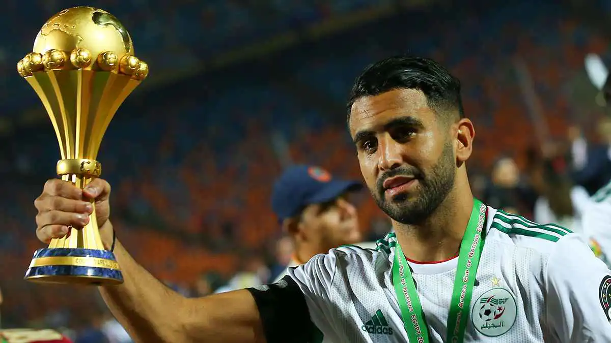 رياض محرز يعلن موعد اعتزاله اللعب مع منتخب الجزائر