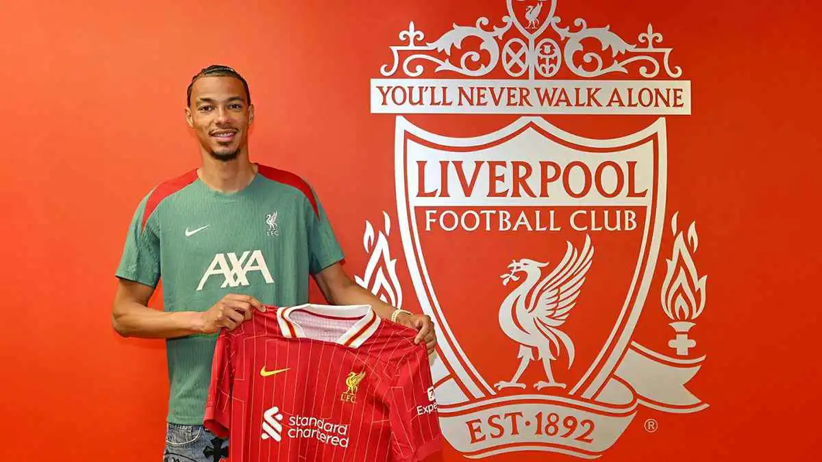 ليفربول يتفوق على مانشستر يونايتد ونيوكاسل ويضم رسميًا موهبة فرانكفورت