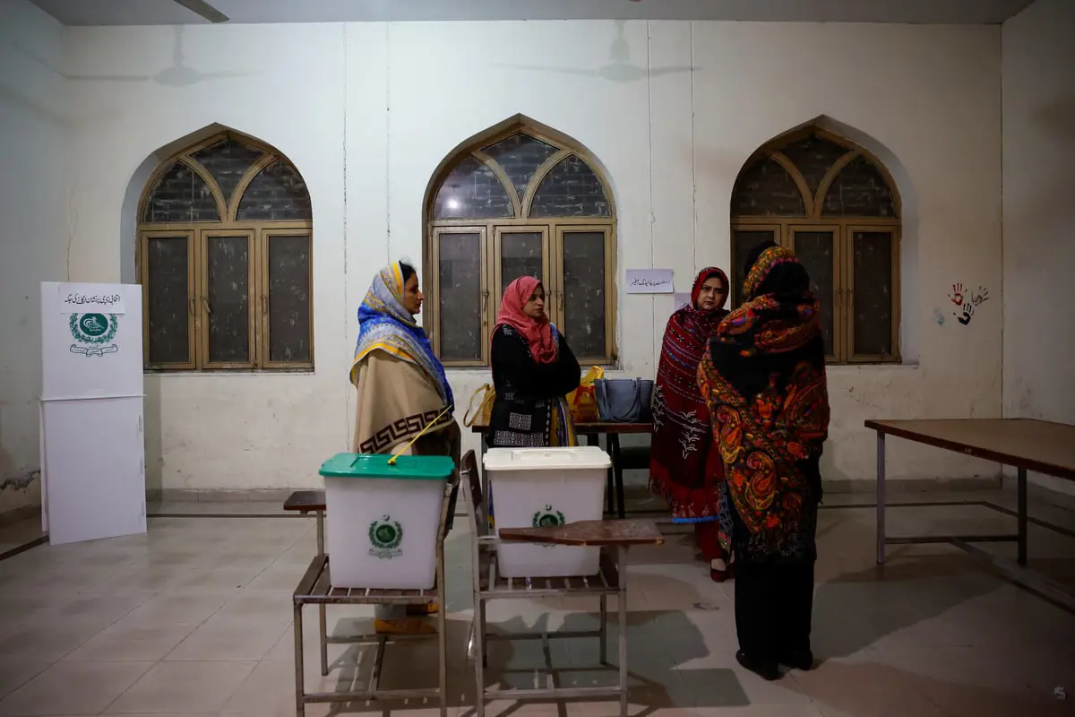 انتخابات عامة في باكستان وسط هجمات مسلحة وأزمة اقتصادية
