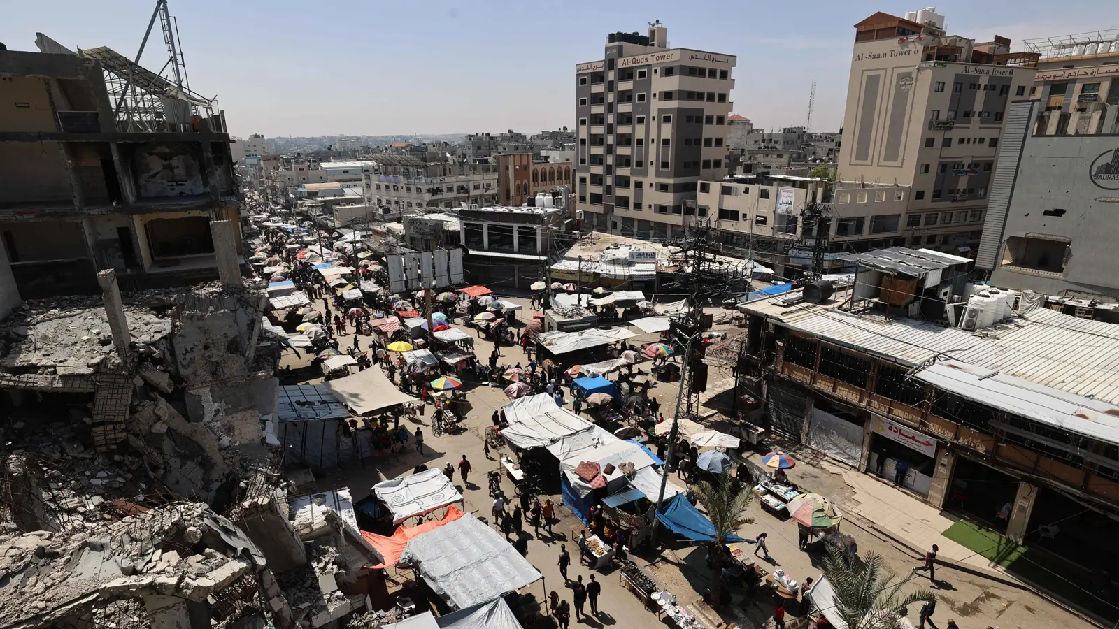 احتفالات في غزة بعد تقدم المحادثات بين حماس وإدارة ترامب (فيديو)
