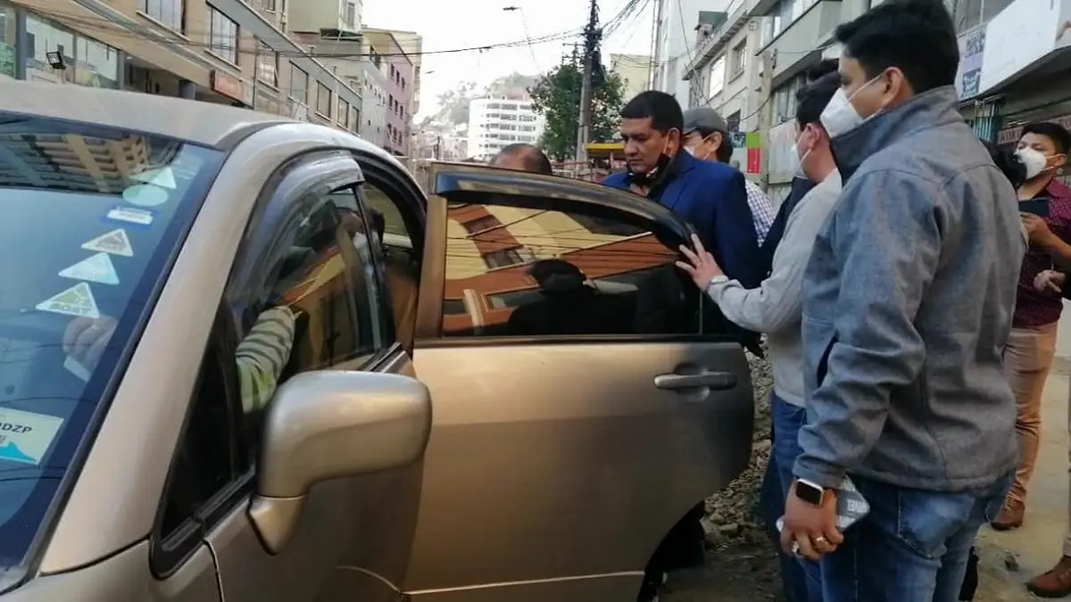 الشرطة تقبض على رئيس الاتحاد البوليفي خلال مباراة الإكوادور بتصفيات كأس العالم (فيديو)