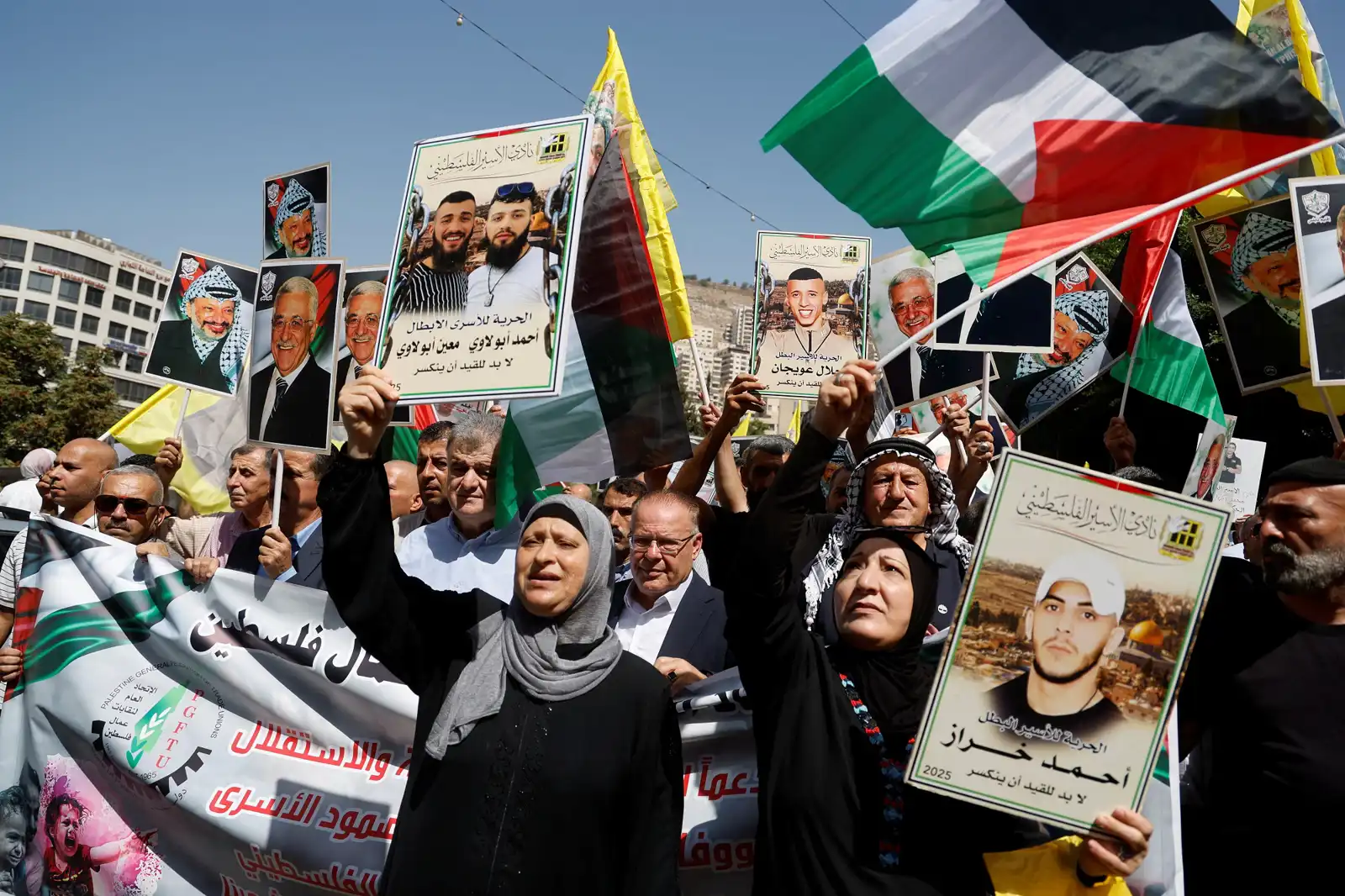 فلسطينيون يحتفلون بالاعتراف الدولي بفلسطين