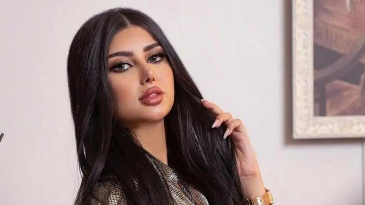 إهداء سيارة فيراري إلى الفاشينستا ملكة كابلي بتوقيع مجهول (صور وفيديو)