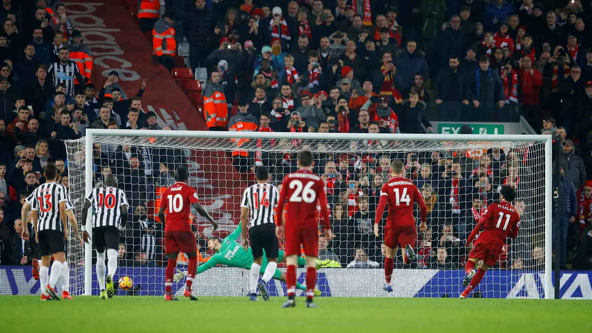 محمد صلاح يقود ليفربول لاكتساح نيوكاسل برباعية والتحليق على قمة ترتيب الدوري الإنجليزي (فيديو)