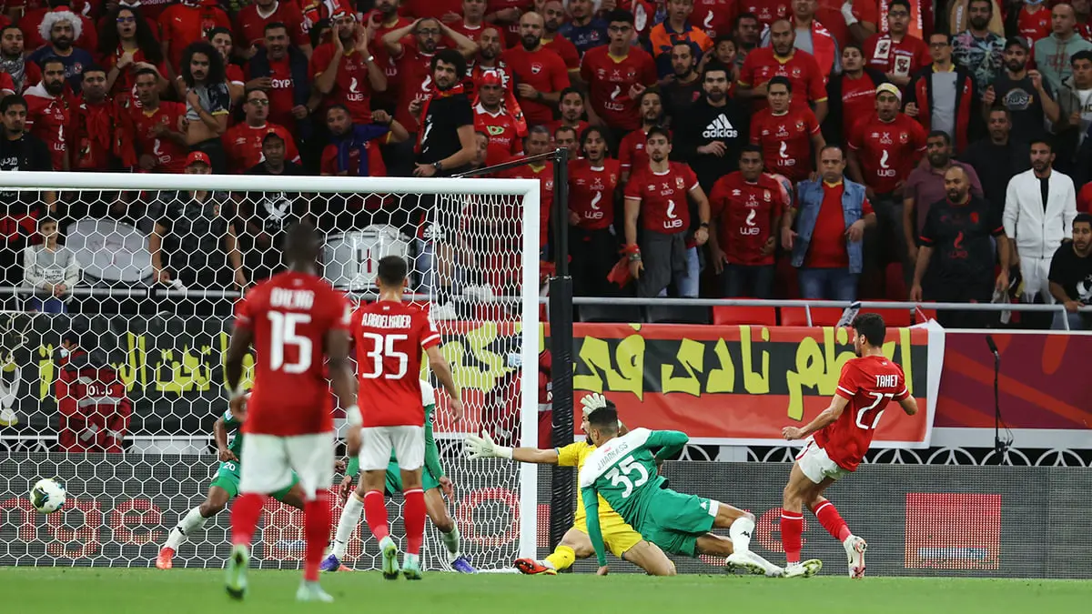 الأهلي يصعق الرجاء ويتوج بكأس السوبر الأفريقي