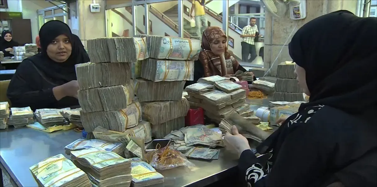 الحوثيون يصدرون أوراقًا نقدية جديدة.. والبنك المركزي يحذر من تداولها
