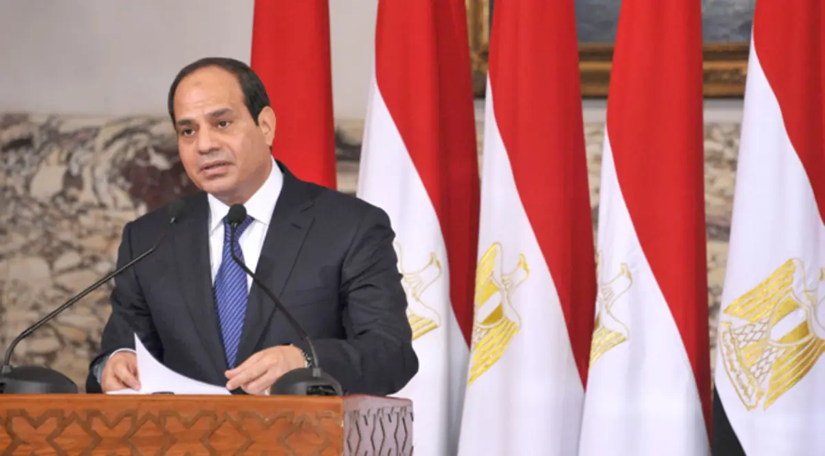 السيسي وشريف يراجعان برنامج الحكومة قبل عرضه على البرلمان