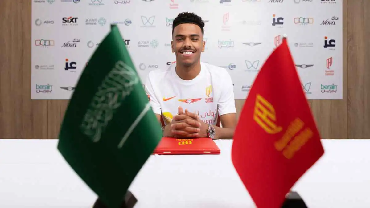 كم كسب الهلال من بيع مصعب الجوير إلى القادسية؟
