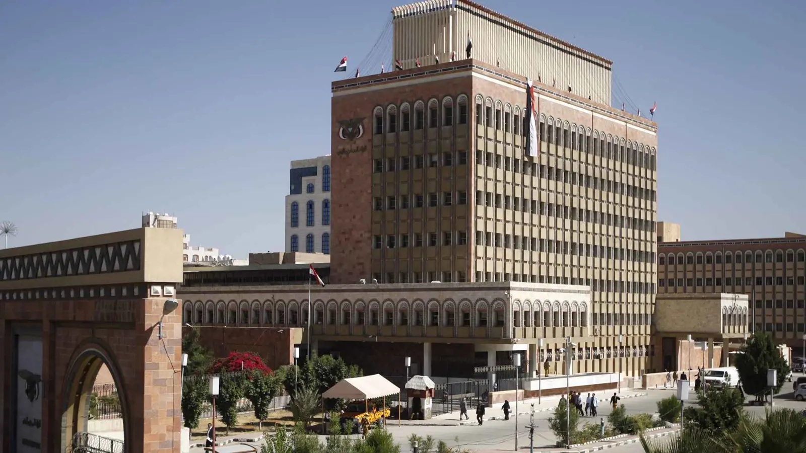 اليمن.. العُملات الحوثية الجديدة تهدد بانهيار التفاهمات الاقتصادية مع عدن