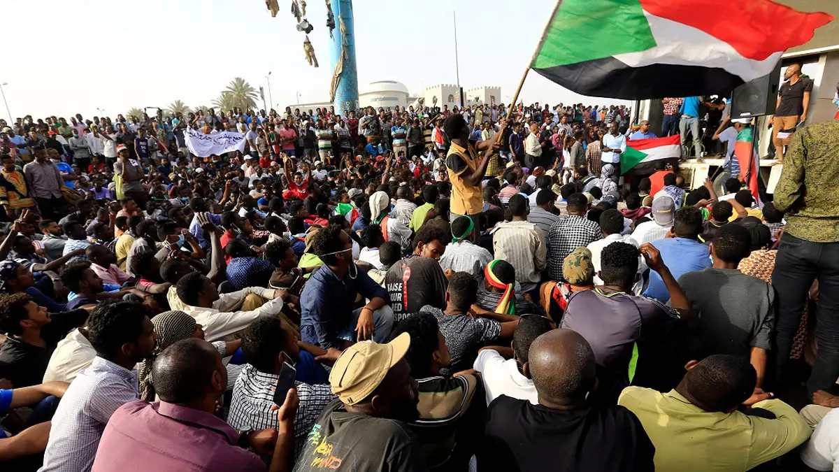 تجمع المهنيين: الجيش السوداني يحاول فض اعتصام يطالب بالحكم المدني