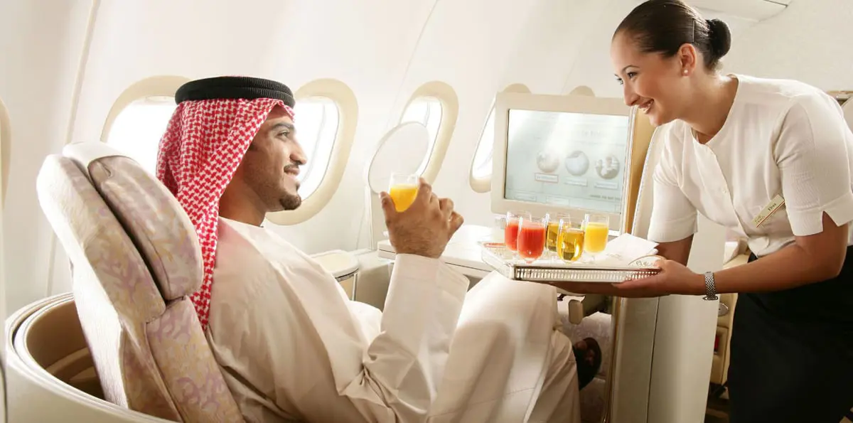 شاهد رفاهية أجنحة الدرجة الأولى بطيران الإمارات (فيديو إرم)