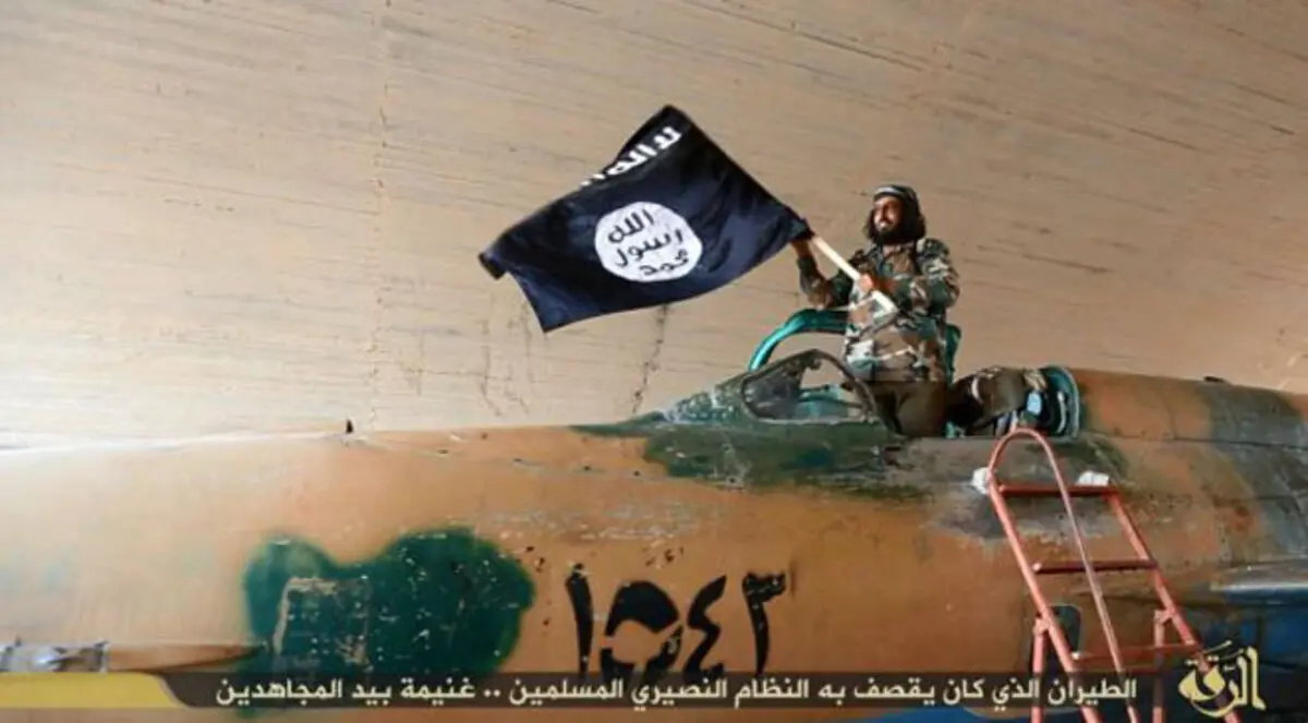 داعش يُجبر طياري النظام على تدريب عناصره