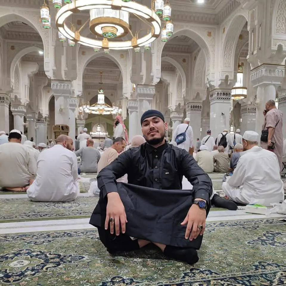 يونس أمغوزي مشجع مولودية الجزائر الراحل