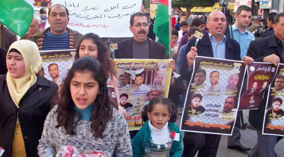 الفلسطينيون يدشنون حملة جديدة لدعم الأسرى
