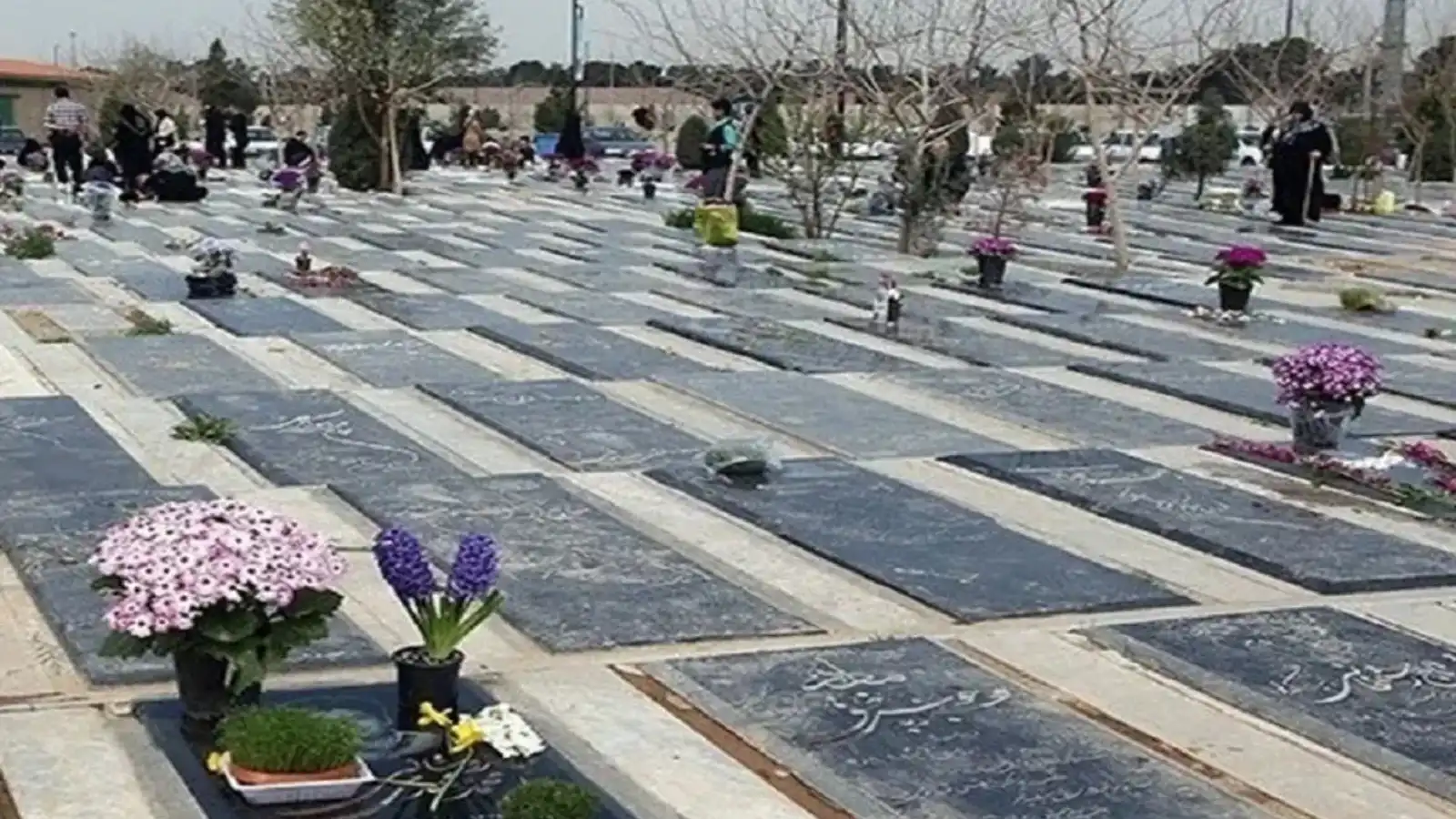 مقبرة "جنة الزهراء" في طهران 