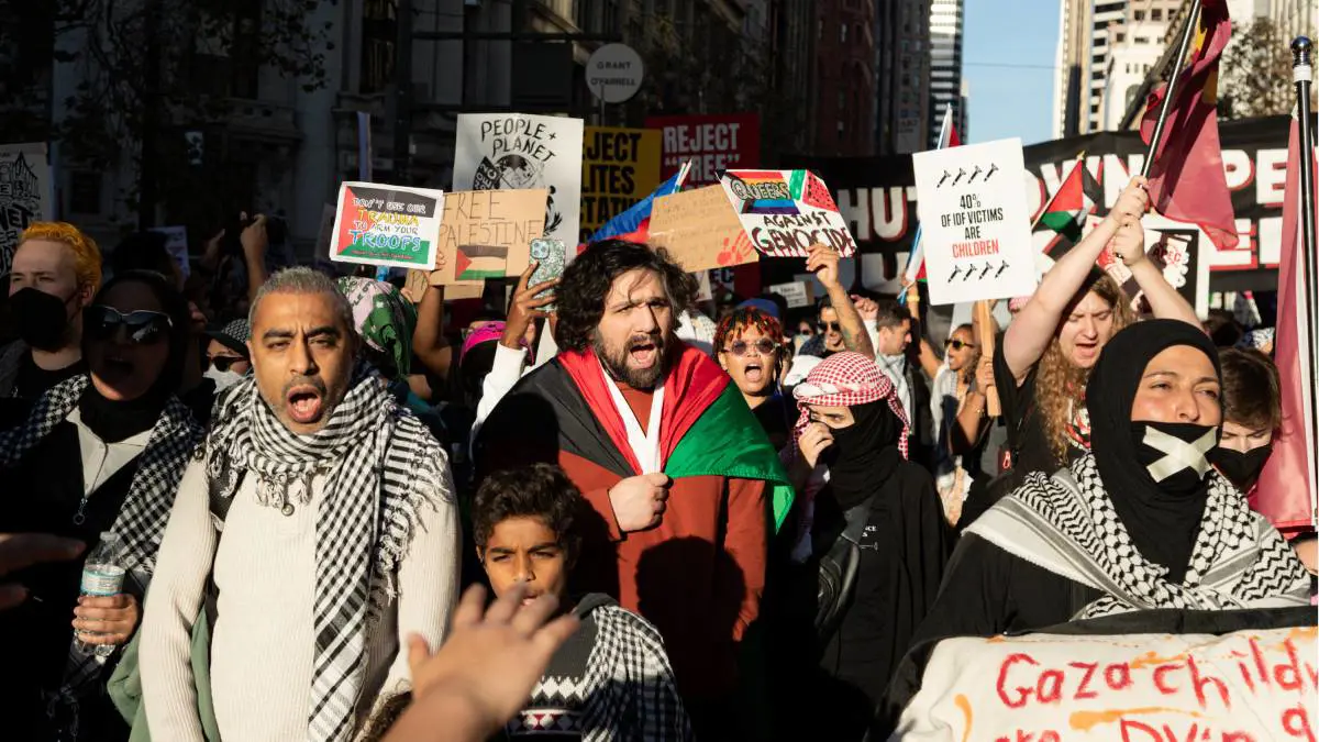 عشية قمة "ابيك".. تظاهرة في سان فرانسيسكو رفضاً للنيوليبرالية وتضامناً مع الفلسطينيين