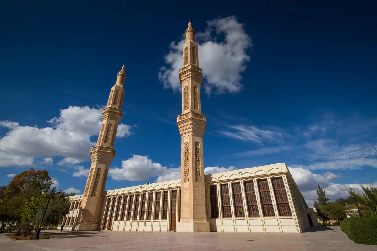 الجزائر.. تضامن واسع مع إمام مسجد تعرض لاتهام باطل بالسرقة