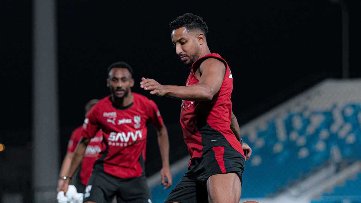 الموعد والقنوات الناقلة لمباراة الهلال والقادسية 