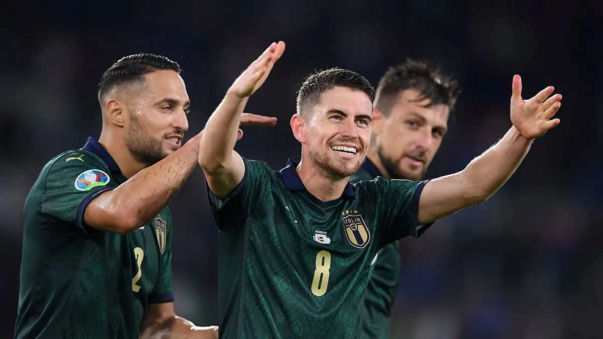 إيطاليا تطير إلى "يورو 2020" بثنائية في شباك اليونان (فيديو)