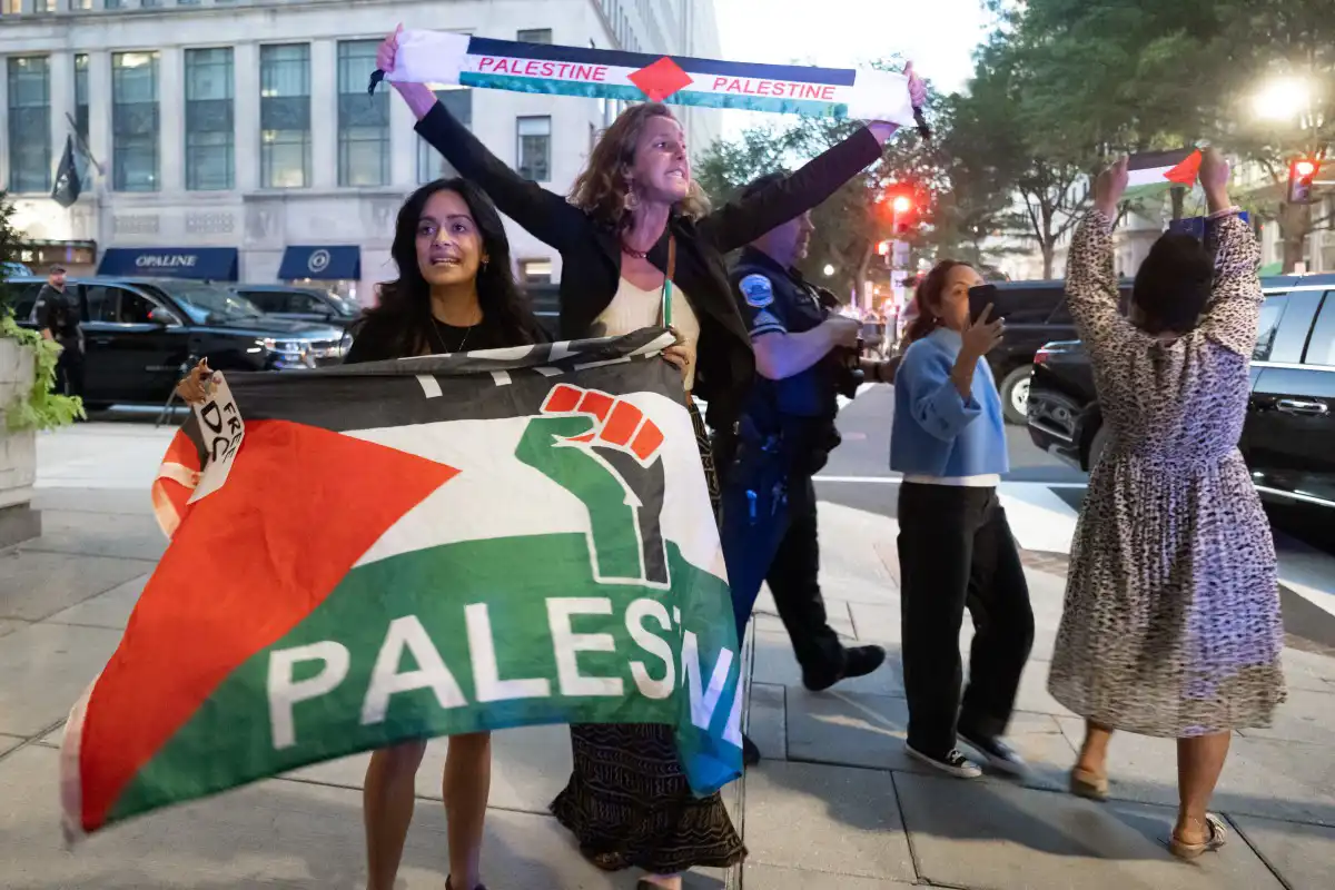 من الاحتجاجات التي قوبل بها ترامب