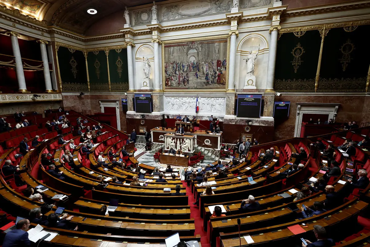 خبراء: انتخابات فرنسا قد تأتي برئيس حكومة معارض إلى جانب ماكرون