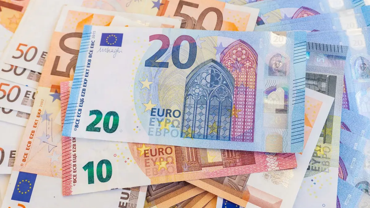تعافي اليورو مع تقدم ماكرون في انتخابات الرئاسة الفرنسية