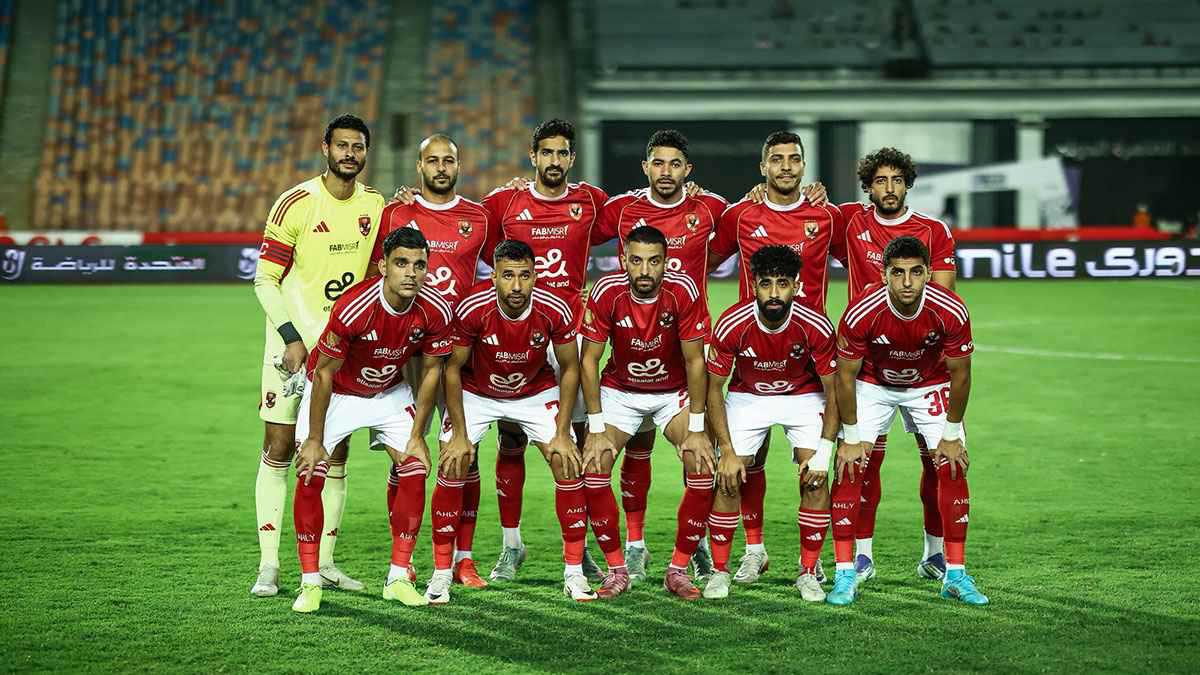الحزم مستمر.. وليد صلاح الدين يعاقب نجم الأهلي المصري 