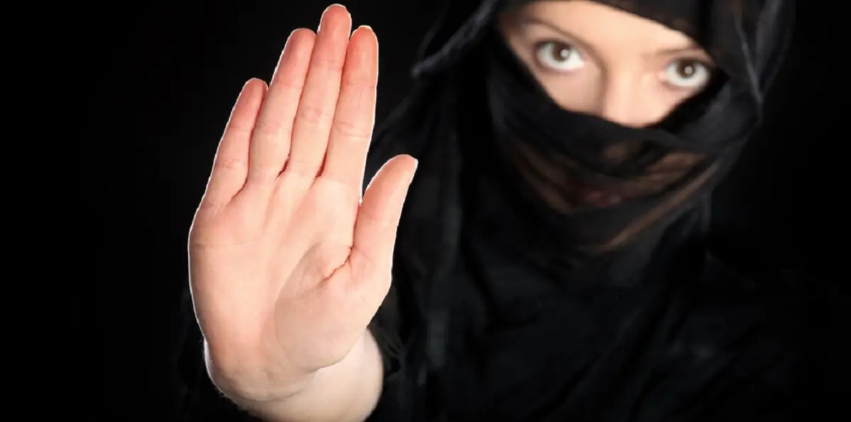 بالفيديو.. "معنفة" سعودية تطلب الحماية وأمير مكة يوجه بالتحقيق