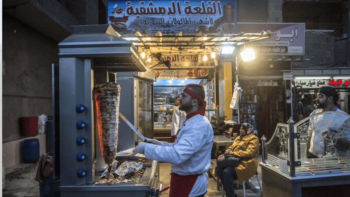 بين "العبء" و"دعم الاقتصاد".. جدل حول وجود السوريين في مصر