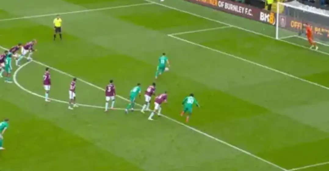 تنفيذ ركلة جزاء ليفربول أمام بيرنلي