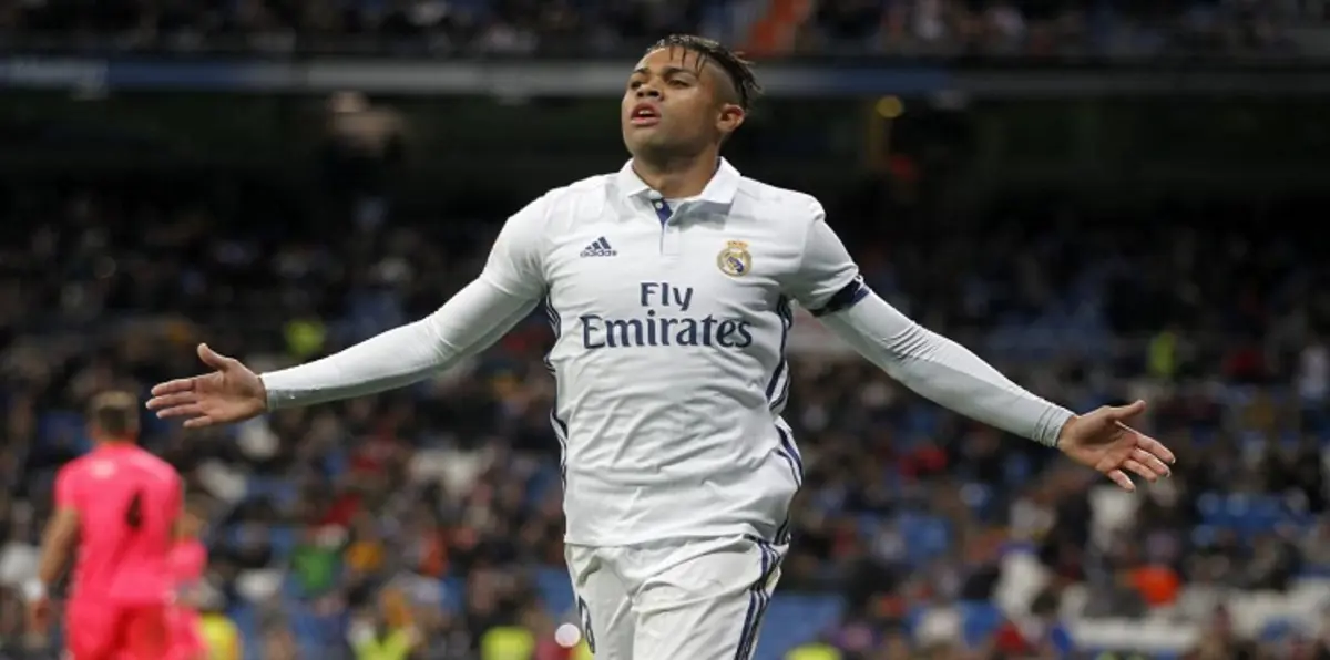من هو "ماريانو دياز" الذي تفضله جماهير ريال مدريد على موراتا وبنزيما؟