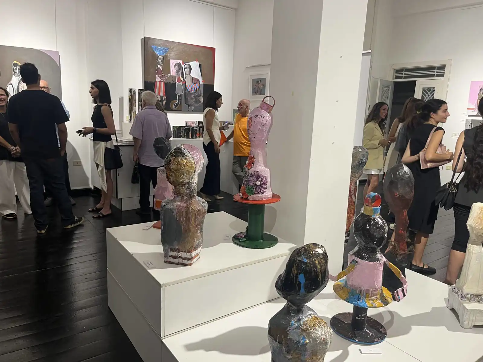 لوحات منى نحلة