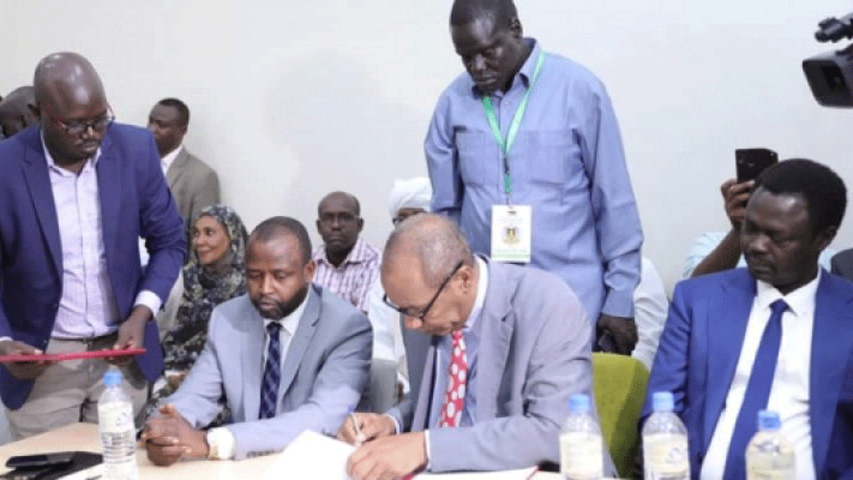 الحكومة السودانية وحركات دارفور توقعان اتفاقا إطاريا للسلام