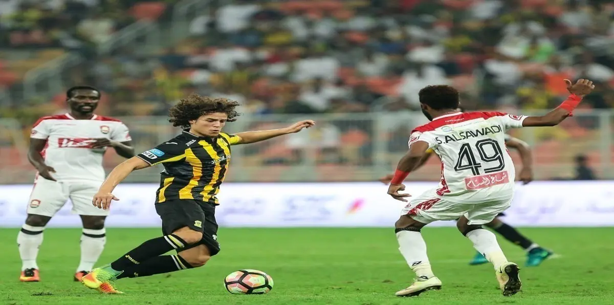 نادي الاتحاد السعودي يعلن تجديد تعاقده مع جمال باجندوح (صور)