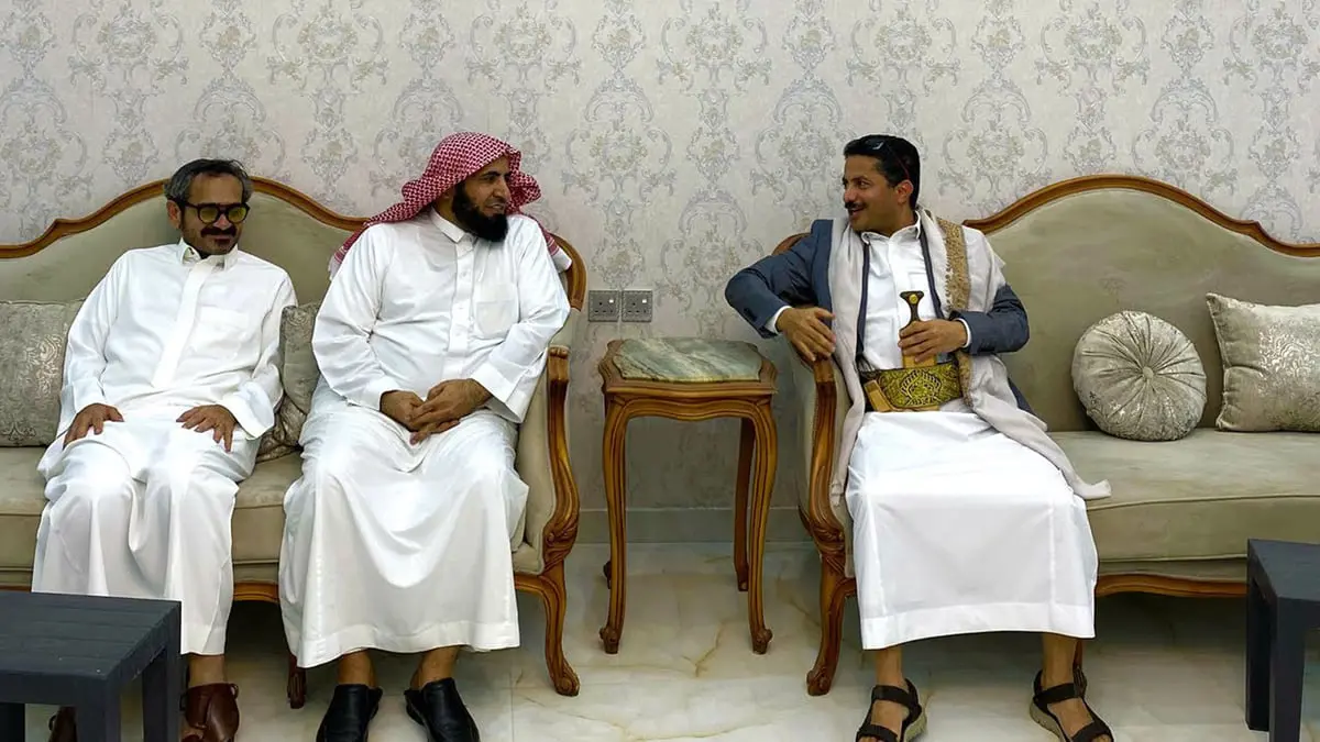 الداعية السعودي الغامدي يدافع عن لقائه البخيتي في مكة