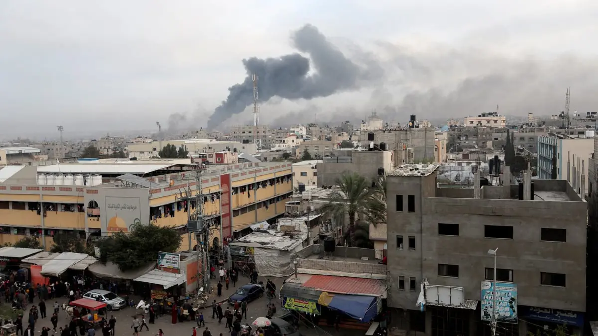 3 قتلى في استهداف مبنى الهلال الأحمر الفلسطيني بخان يونس