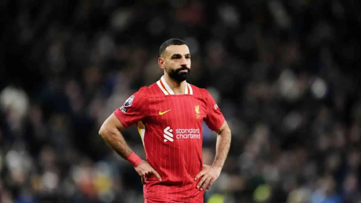 شجاع وضربهم بالعصا.. ضجة عالمية بعد انتفاضة محمد صلاح لـ"مقتل بيليه فلسطين"