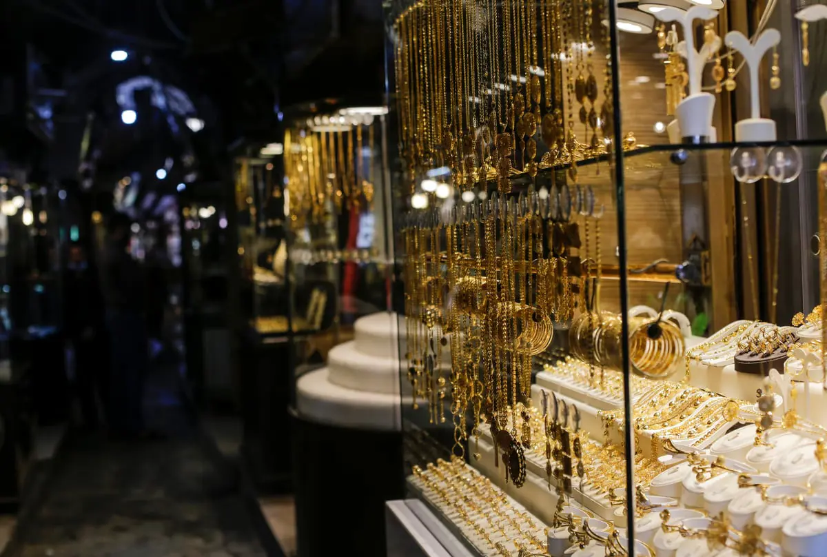 غزيون يلجأون لبيع مجوهراتهم لتأمين احتياجاتهم اليومية