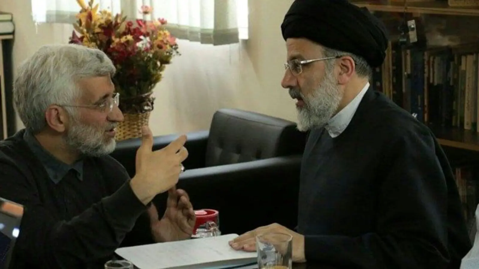 الرئيس الإيراني الراحل إبراهيم رئيسي خلال لقاء سابق مع سعيد جليلي
