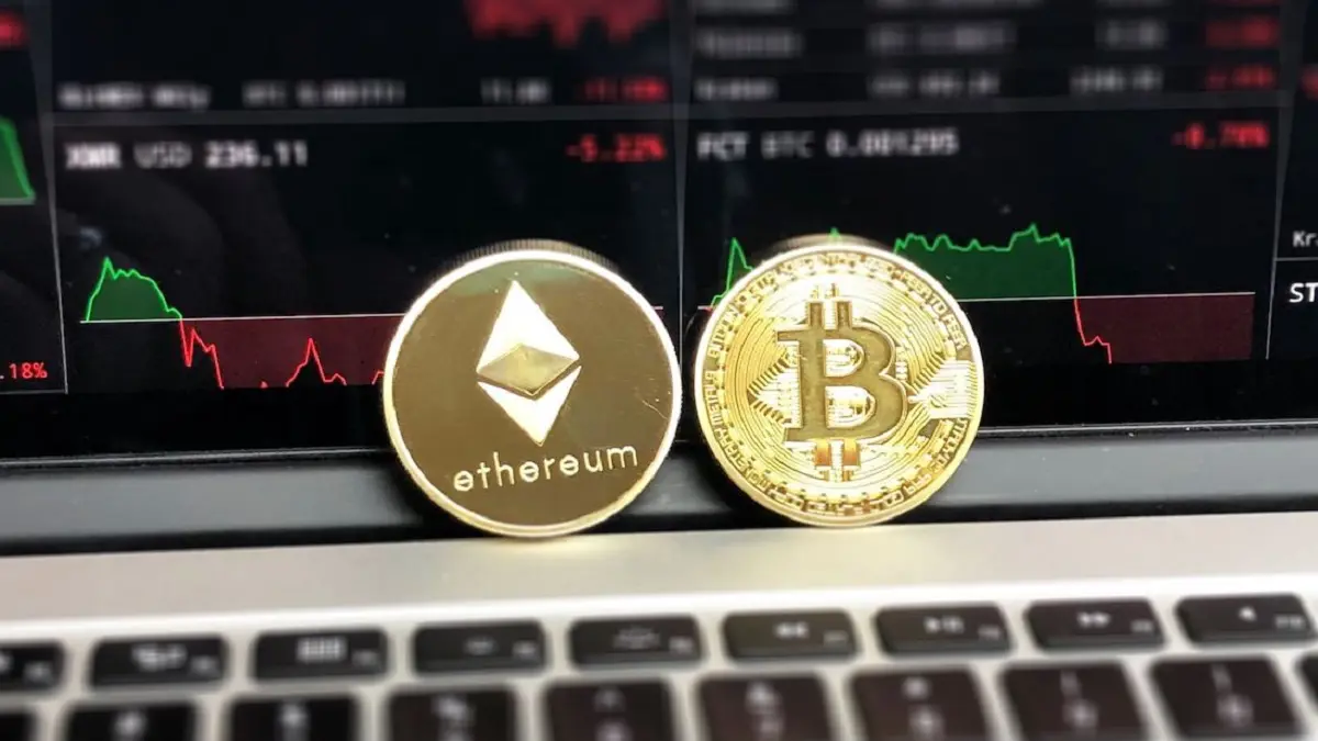 لأول مرة.. بيتكوين عند 37 ألف دولار وإجمالي العملات المشفرة يتخطى تريليون دولار